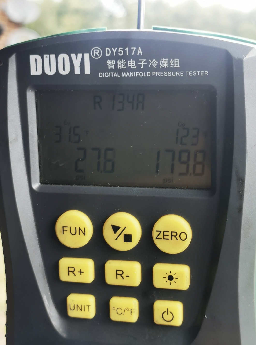 Duoyi DY517A digital manifold pressure tester reading R134A refrigerant